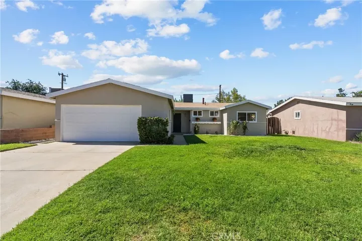 Property Photo: 512 E Lingard CA 93535