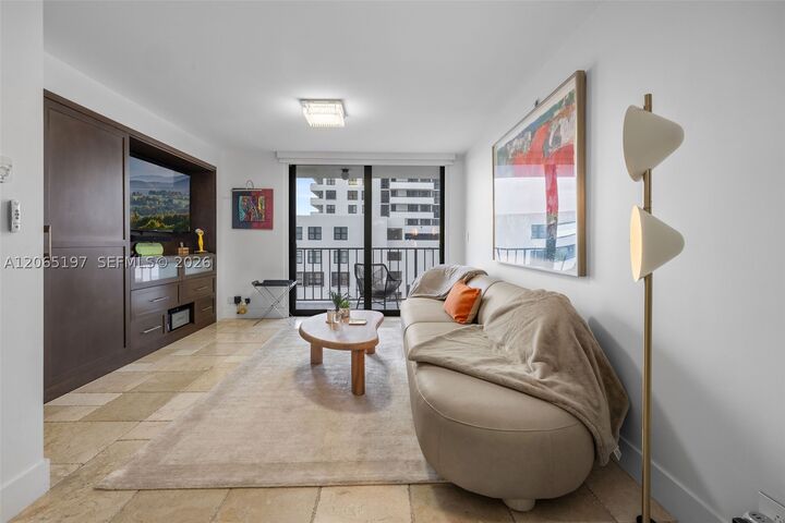 Property Photo:  2625 Collins Ave 402  FL 33140 
