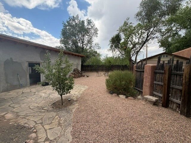 Property Photo: 645 1/2 D W San Francisco Street NM 87501