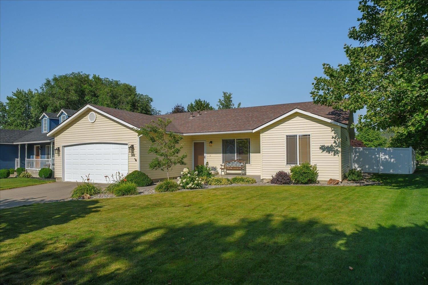 Property Photo:  1208 N Eagle Rd  WA 99019 