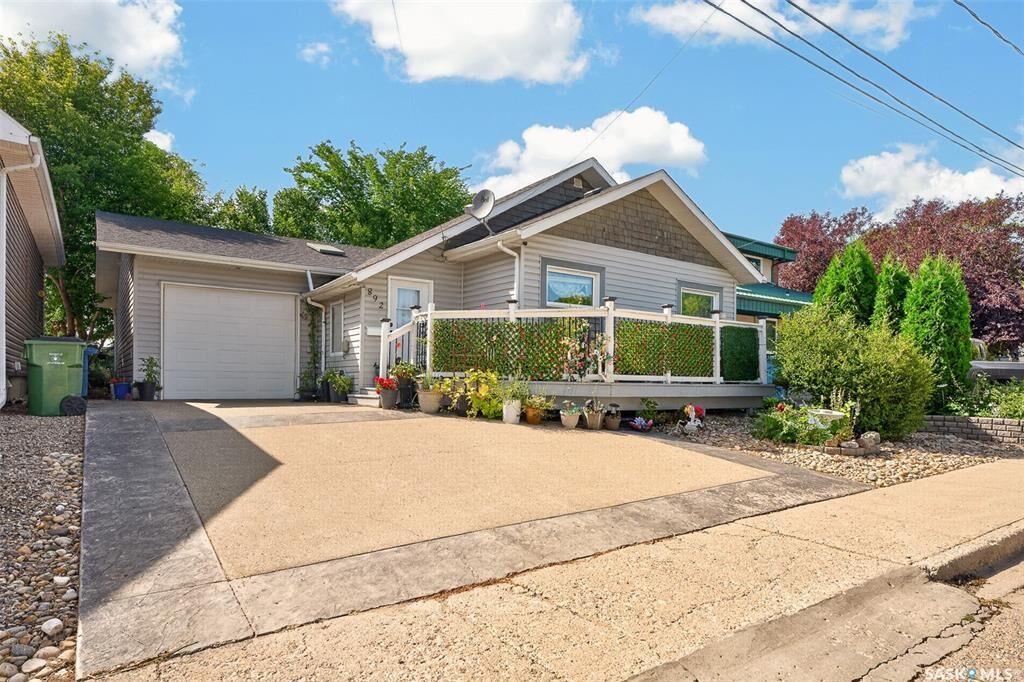 Property Photo: 892 Elgin Avenue SK S6H 4G7