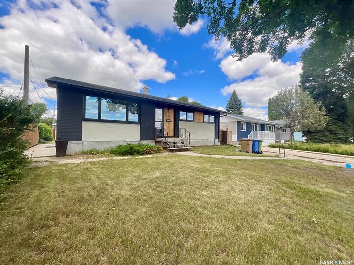 Property Photo:  68 Cameron Crescent  SK S4S 2X2 