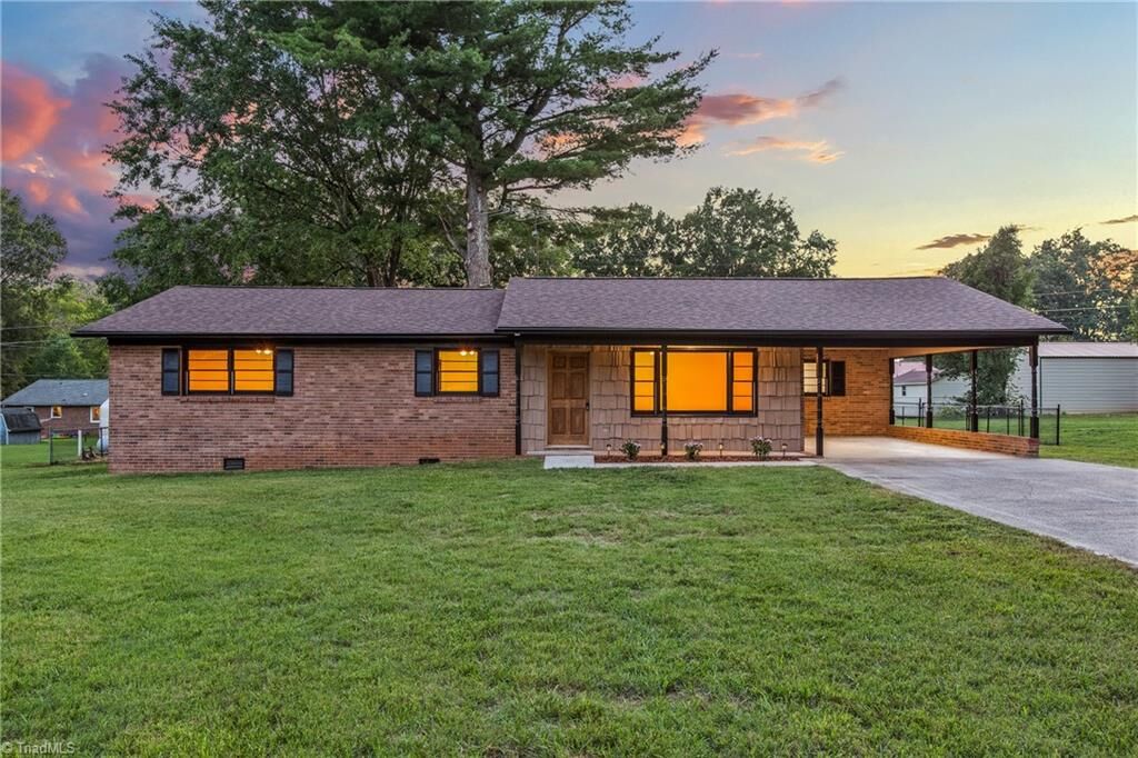 Property Photo: 117 Hinshaw Avenue NC 27055