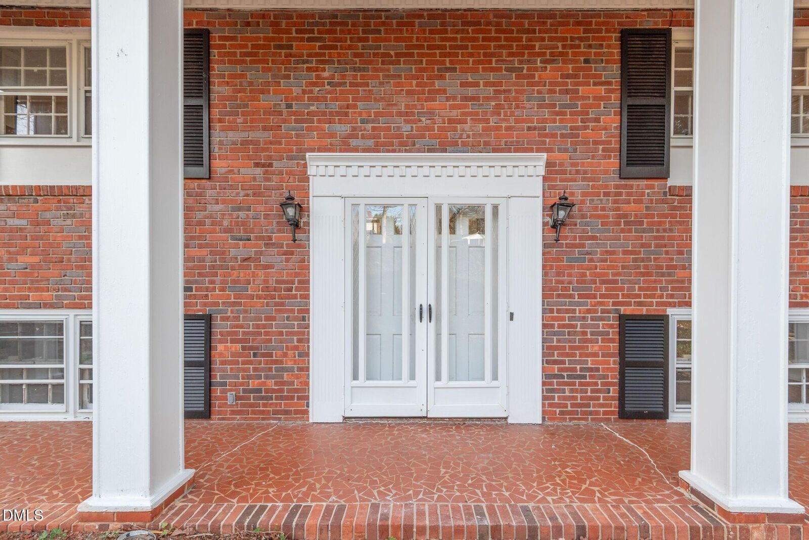 Property Photo:  624 Brentwood Court  NC 27104 