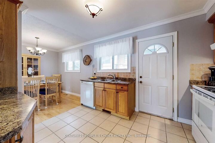 Property Photo: 5 Mid Pines Road ON M1G 2L5