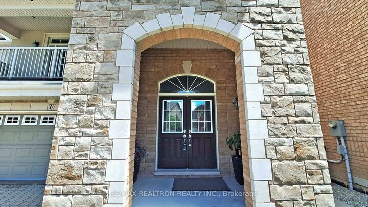 Property Photo: 7 Military Court ON L4E 0M3