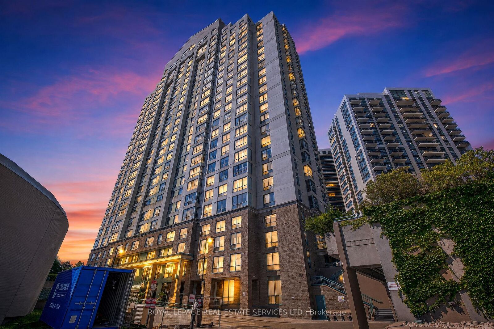 Property Photo: 101 Subway Crescent 1711 ON M9B 6K4