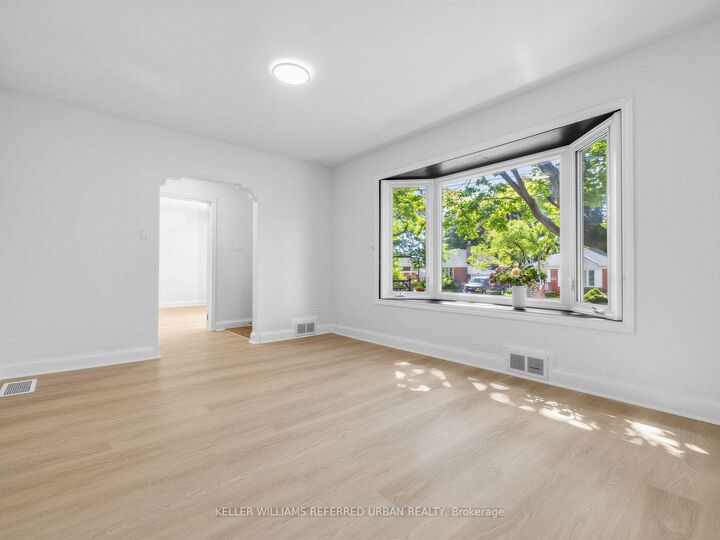 Property Photo: 32 Granlea Road ON M2N 2Z5