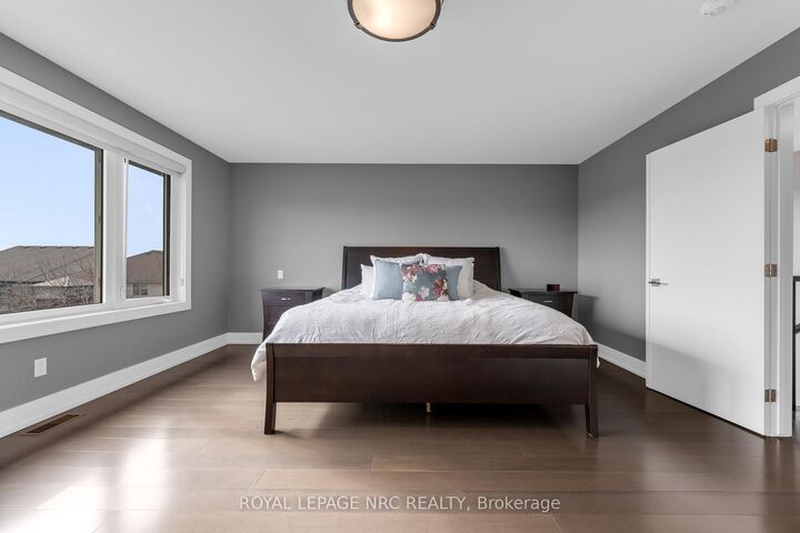Property Photo:  80 Days Avenue  ON L2V 0E6 