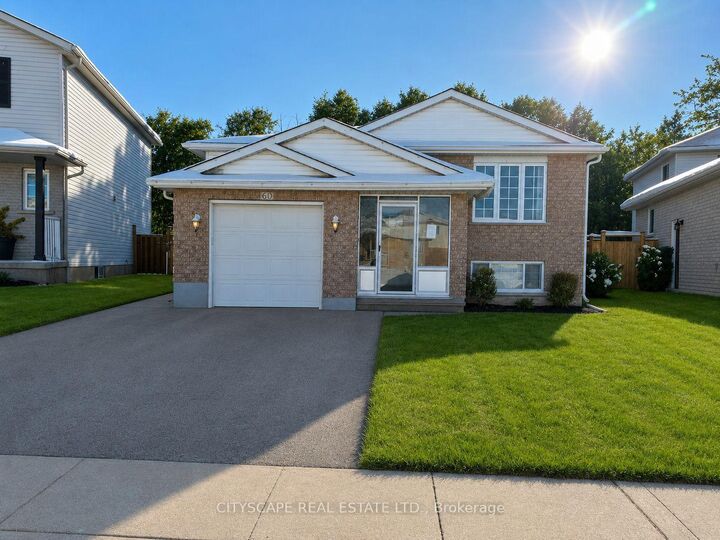 Property Photo:  60 Castlewood Place  ON N1R 8K6 