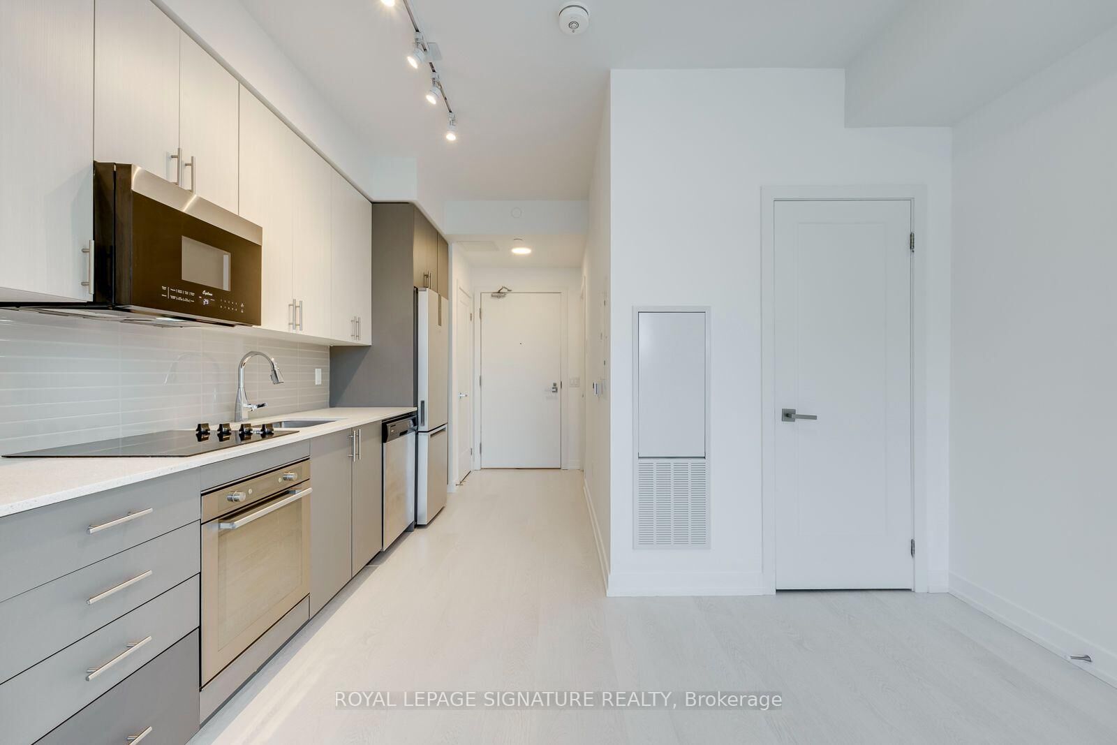 Property Photo:  415 Main Street W 417  ON L8P 0C9 