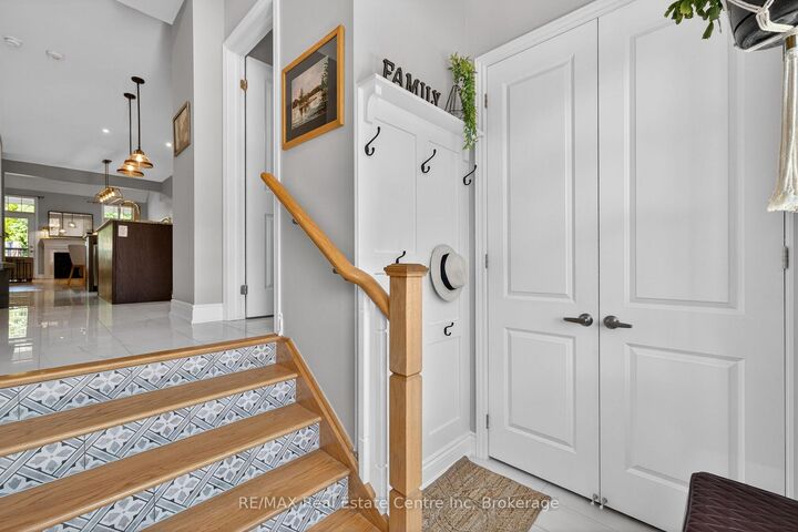Property Photo:  42 Courting House Place  ON L0E 1L0 