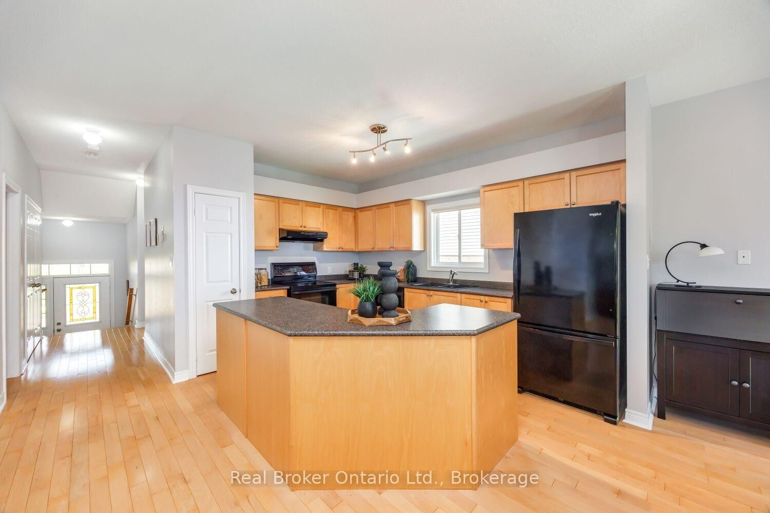 Property Photo:  35 Argent Street  ON L1C 5K8 