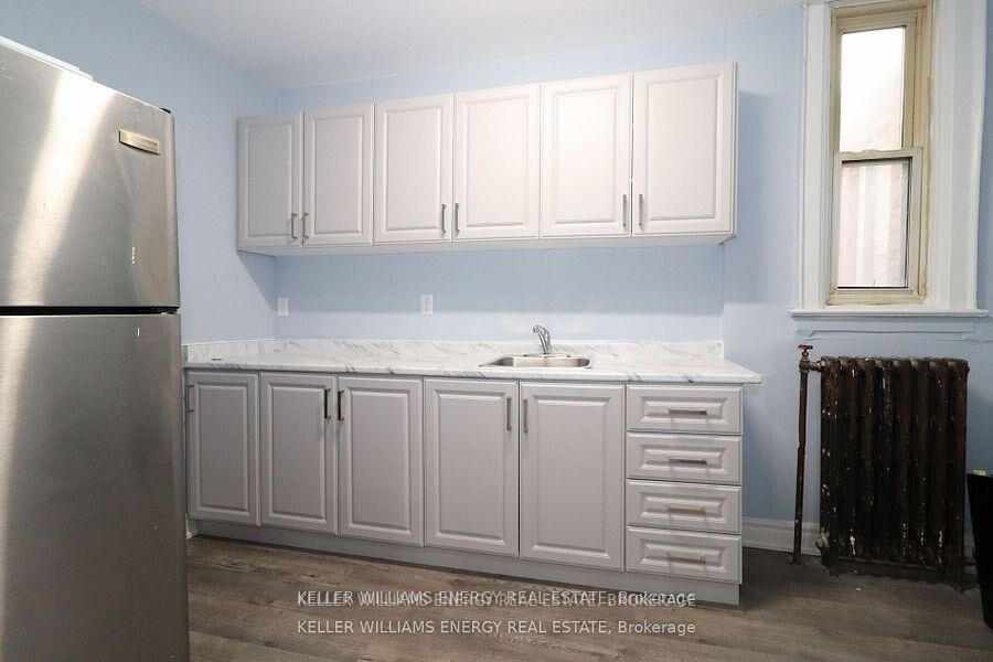Property Photo: 84 Simcoe Street N 1 ON L1G 4S2