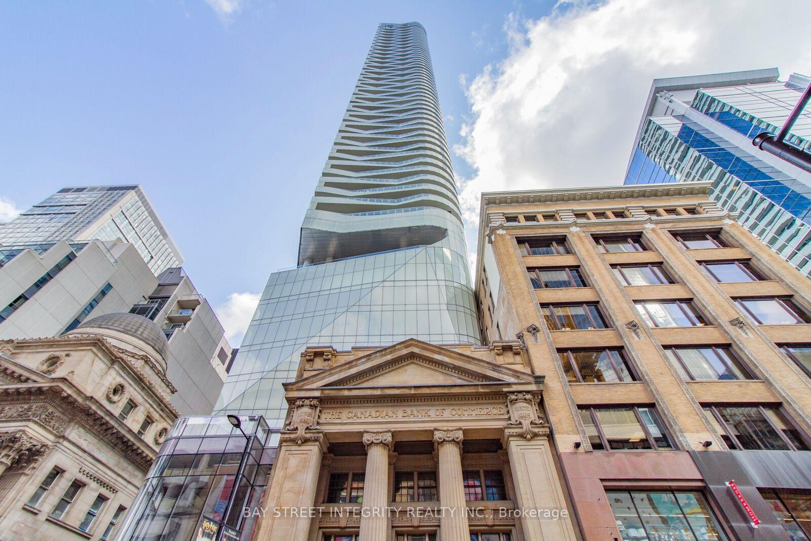 Photo de la propriété: 197 Yonge Street 5504 ON M5B 1M4