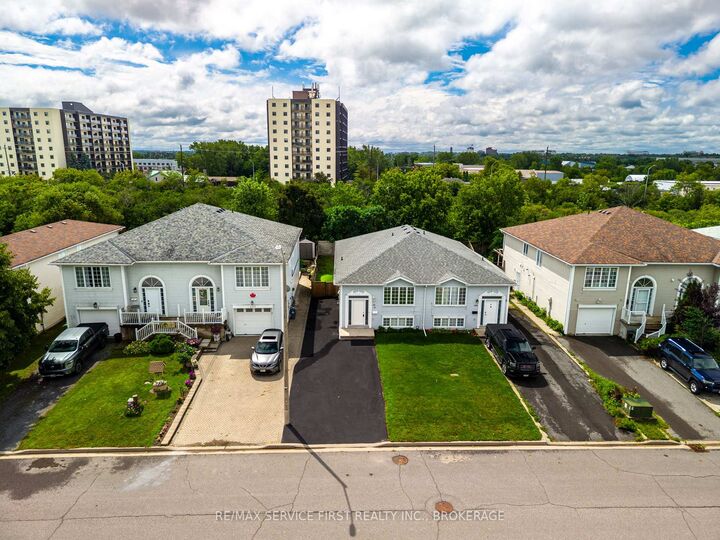 Property Photo:  122 Briceland Street  ON K7K 7L2 