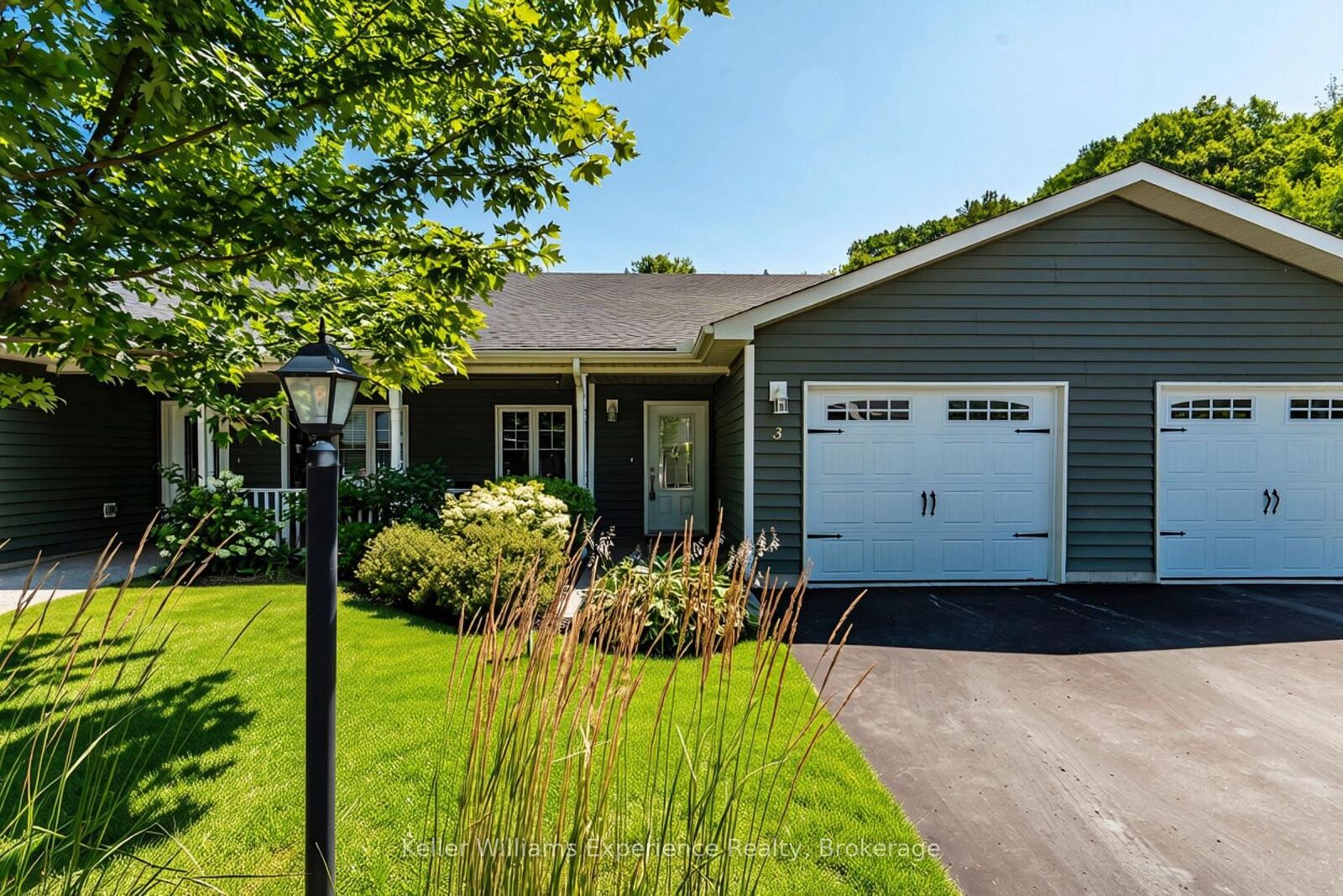 Photo de la propriété:  3 Chamberlain Crescent  ON L9M 0A5 