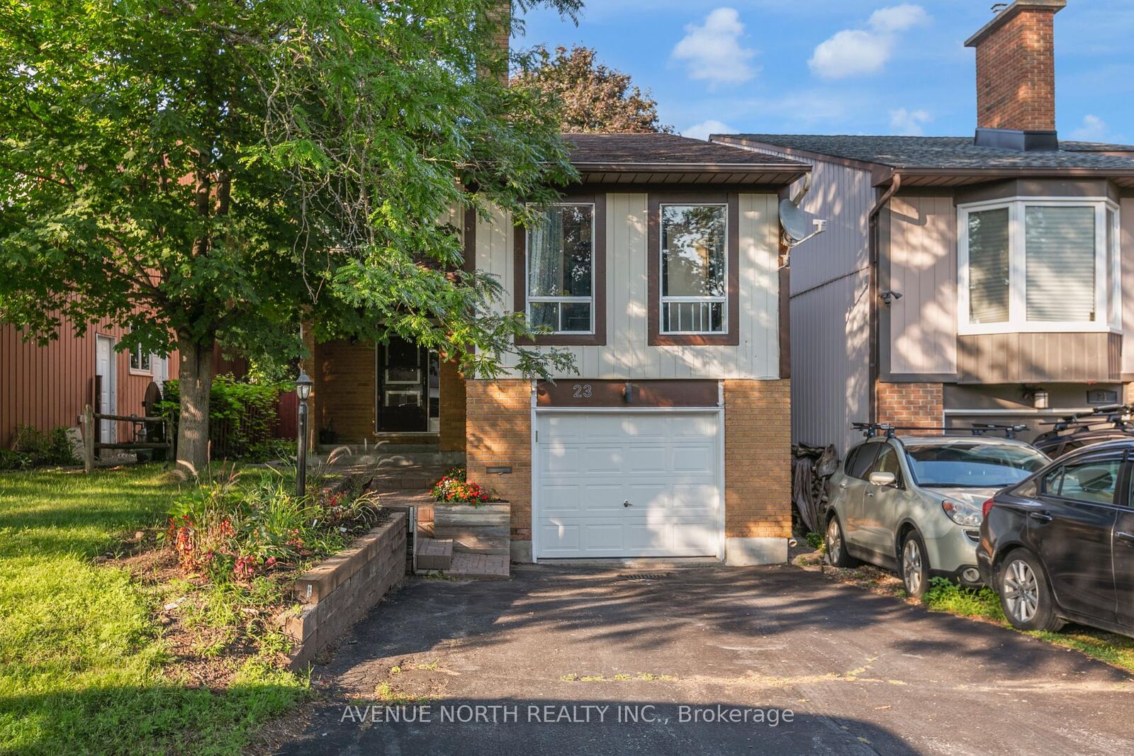 Property Photo: 23 Bluegrass Drive ON K2M 1G2
