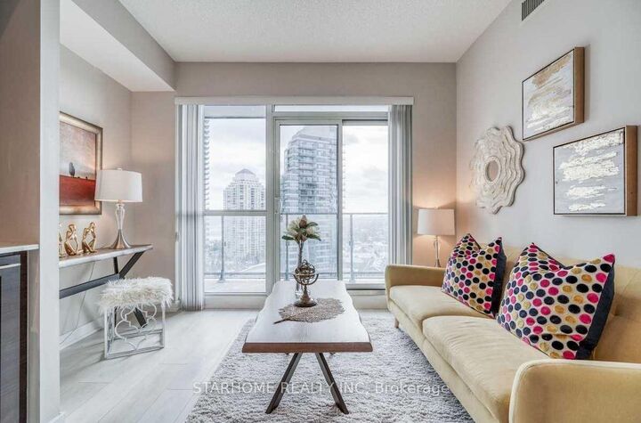 Photo de la propriété: 2220 Lake Shore Boulevard W 1810 ON M8V 0C1