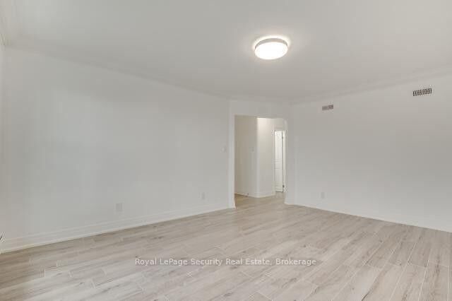 Property Photo:  148 Portland Street 3  ON M8Y 1B2 