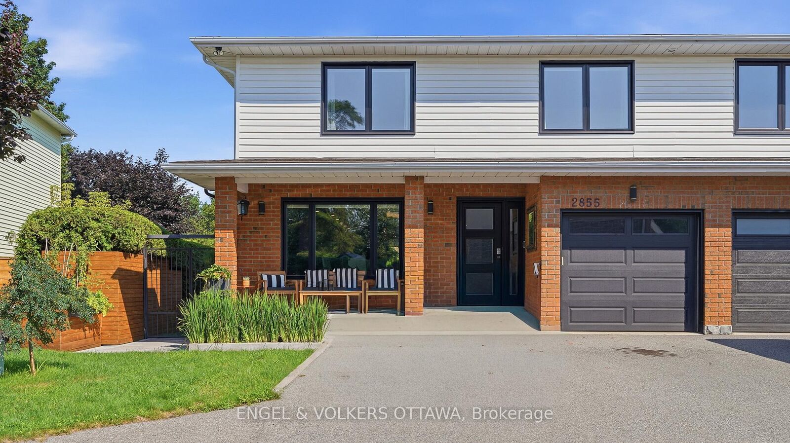 Property Photo: 2855 Gothwood Place ON K1T 2V5