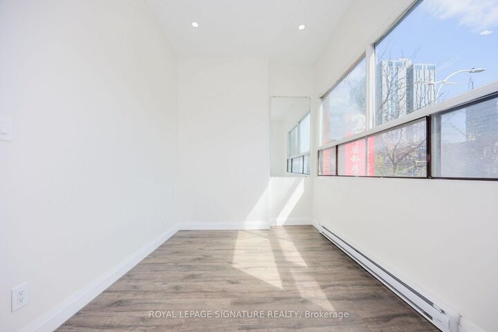 Property Photo:  414 Spadina Avenue 2nd Floor  ON M5T 2G7 