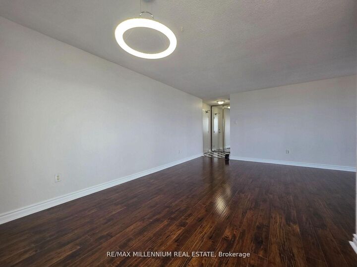 Property Photo:  15 Kensington Road 1512  ON L6T 3W2 