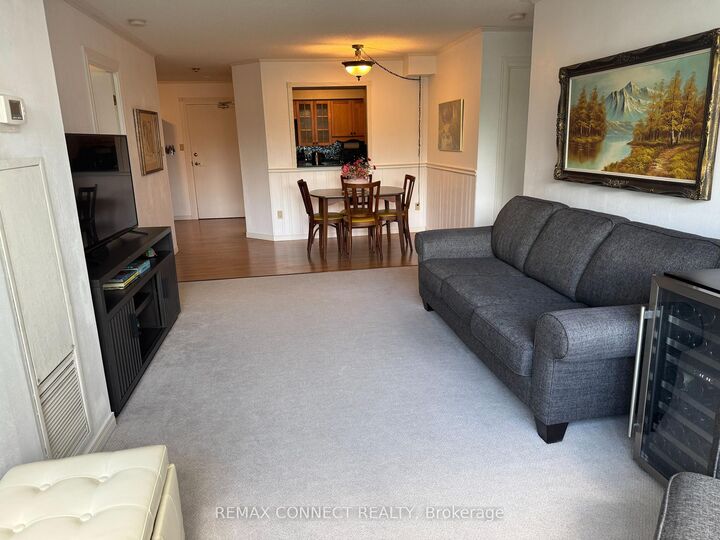 Property Photo: 326 Major Mackenzie Drive E 221 ON L4C 8T4
