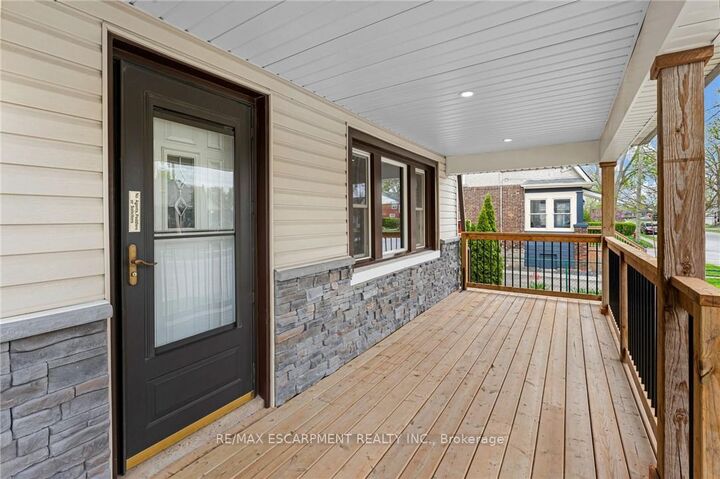 Property Photo:  112 Oakland Avenue  ON L3C 2C1 