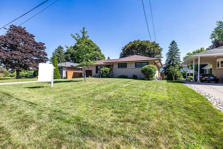 Photo de la propriété: 403 Rossmount Avenue ON L1J 3K5