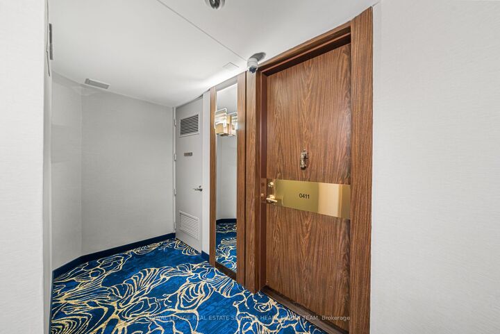 Property Photo:  33 Harbour Square #411  ON M5J 2G2 