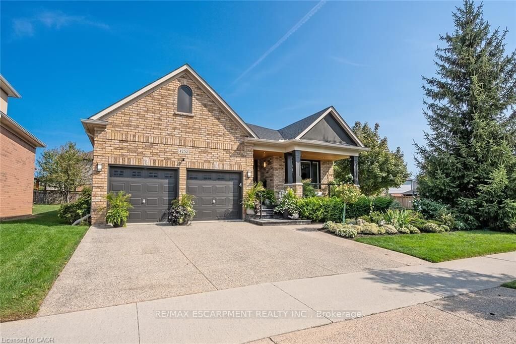 Property Photo: 4252 Sarazen Drive ON L7M 4Z2