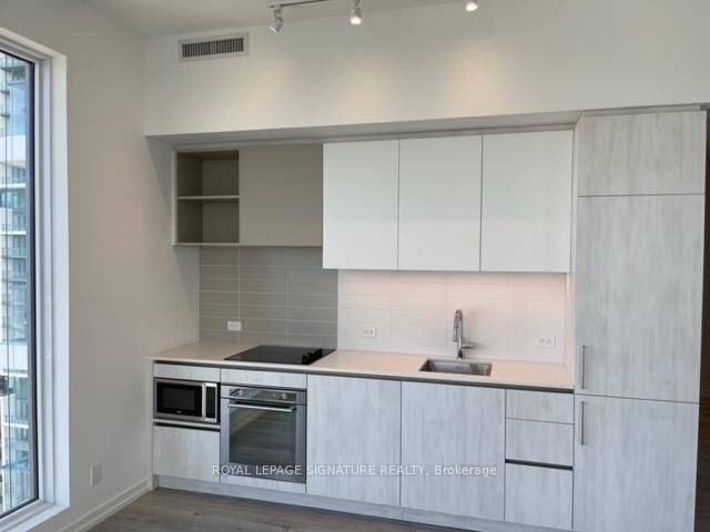 Photo de la propriété: 7890 Jane Street 3202 ON L4K 0K9