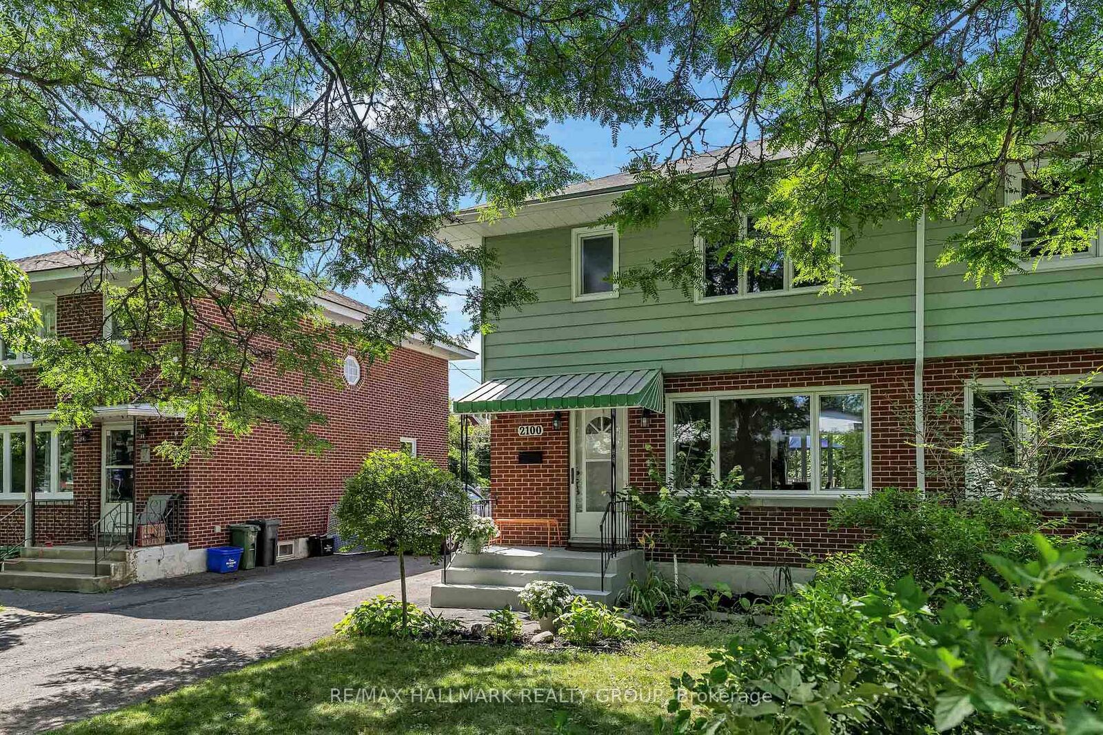 Property Photo: 2100 Blossom Drive ON K1H 6G8
