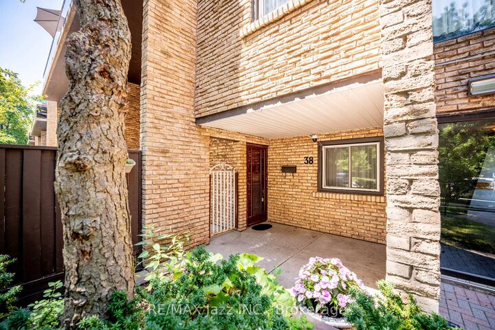 Property Photo: 120 Ling Road 38 ON M1E 4V9
