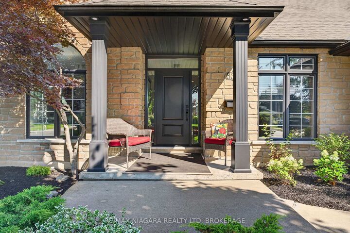Photo de la propriété: 633 Clarence Street ON L3K 6B8