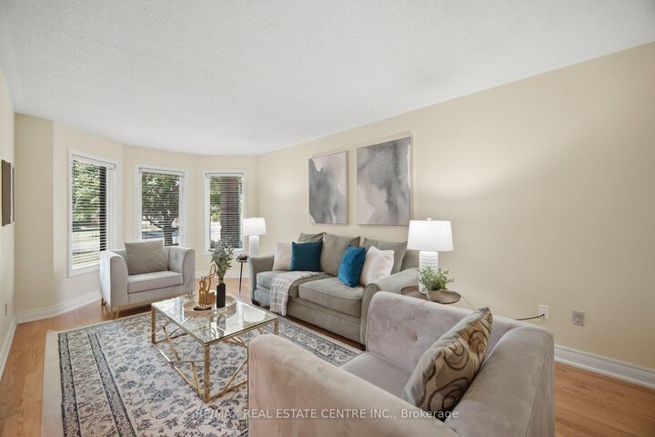 Photo de la propriété: 46 Butlermere Drive ON L6Y 4R9