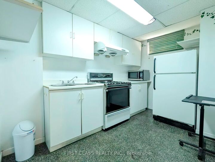 Property Photo:  1226 Kos Boulevard Bsmnt  ON L5J 4L7 
