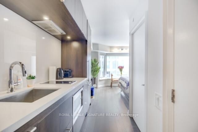 Property Photo:  155 Yorkville Avenue 1113  ON M5R 0B4 