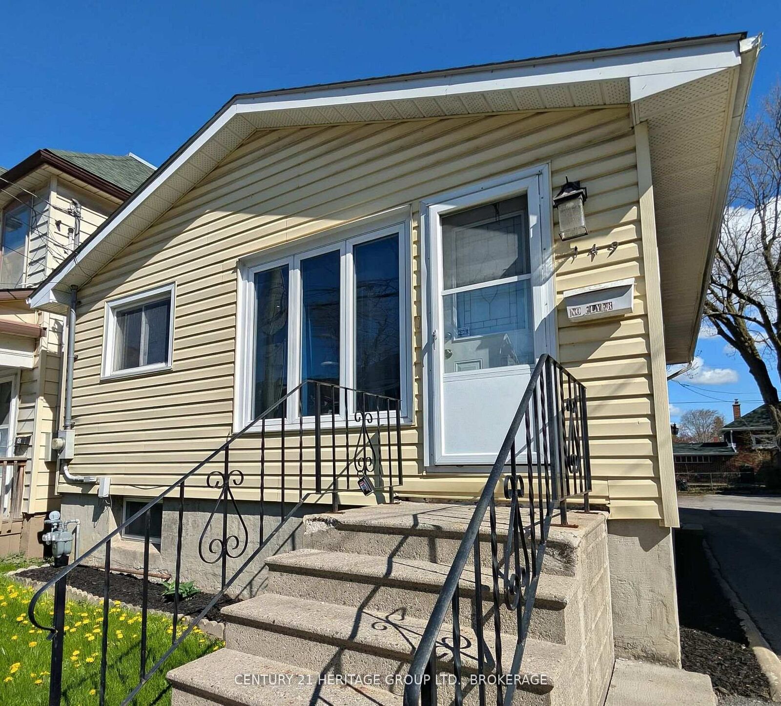Property Photo:  149 Pine Street  ON K7K 1W9 