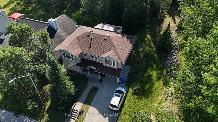 Property Photo:  105 South Park Dr  ON P9N 4G1 