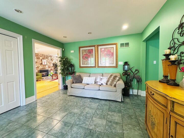 Property Photo: 2415 Jarvis Street B4 ON L5C 2P7