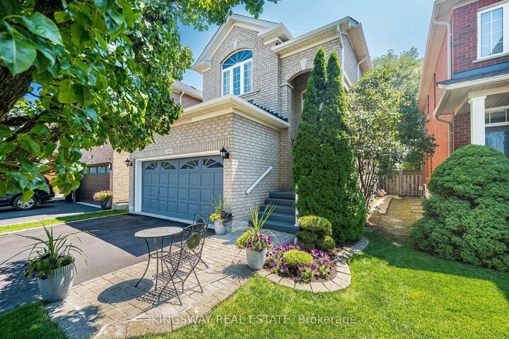 Property Photo: 3598 Fountain Park Avenue ON L5M 7G1