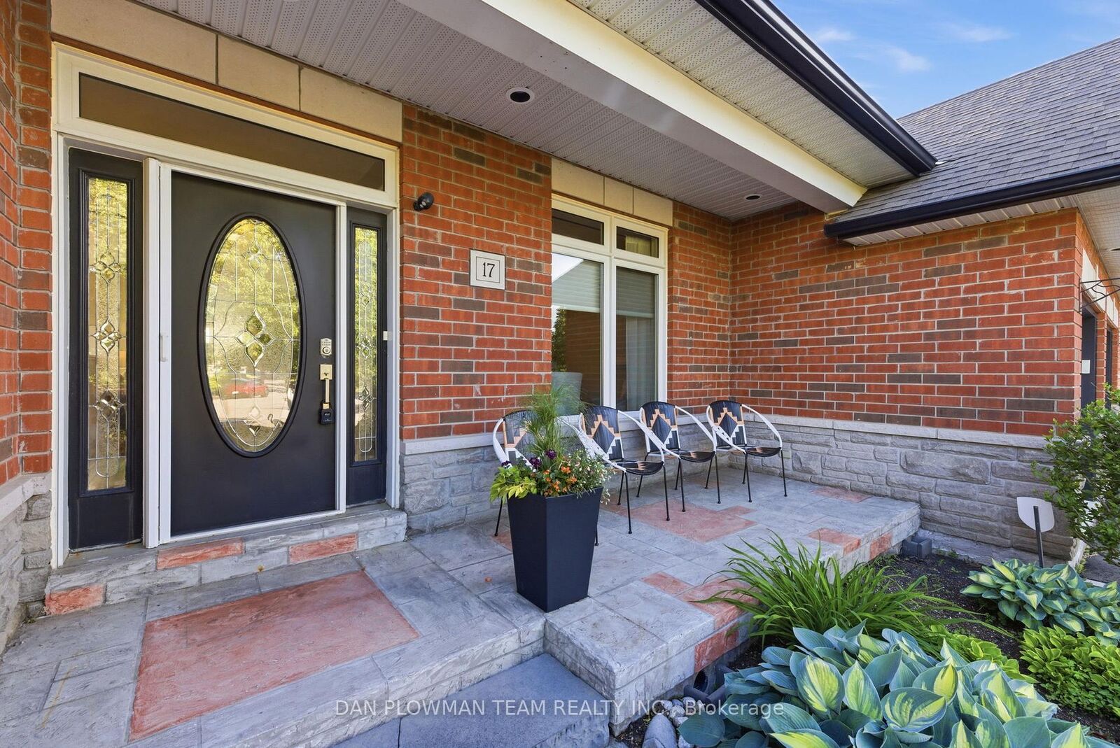 Property Photo: 17 Burgundy Court ON L1R 3H7