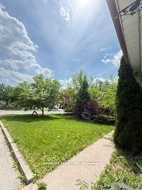 Property Photo:  256 Patricia Avenue Lower  ON M2M 1J8 
