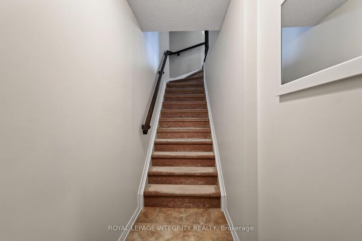 Property Photo:  635 Reardon Private  ON K1V 2K9 
