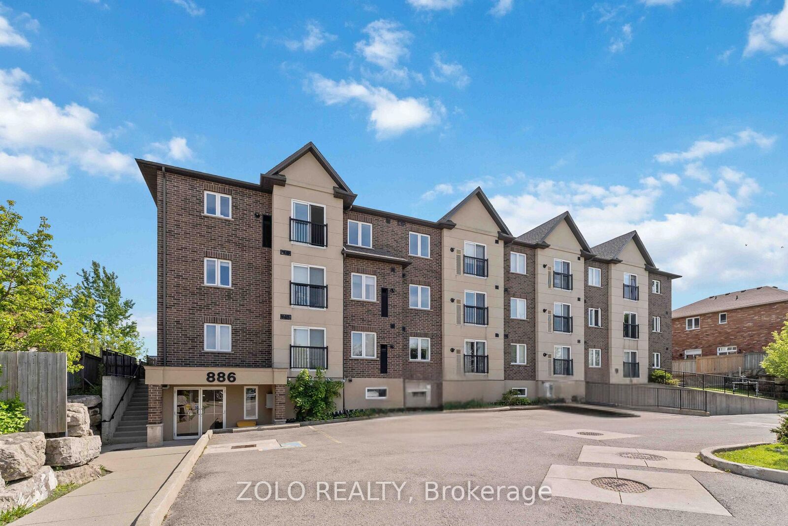 Property Photo:  886 Golf Links Road 304  ON L9K 1J8 