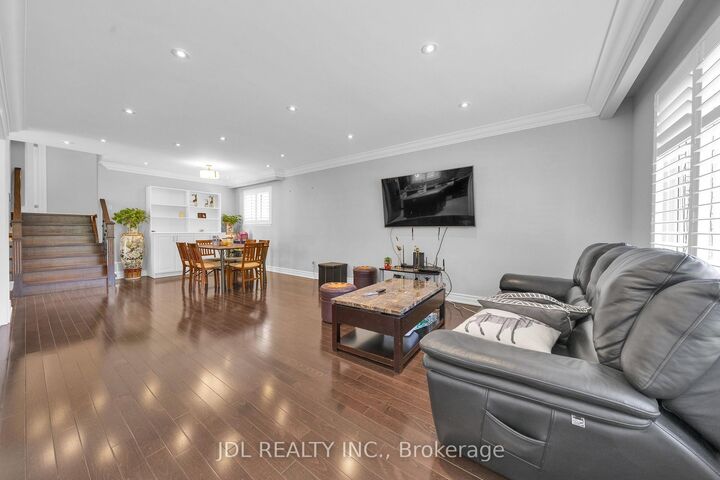 Property Photo: 53 Southdale Drive ON L3P 1J6