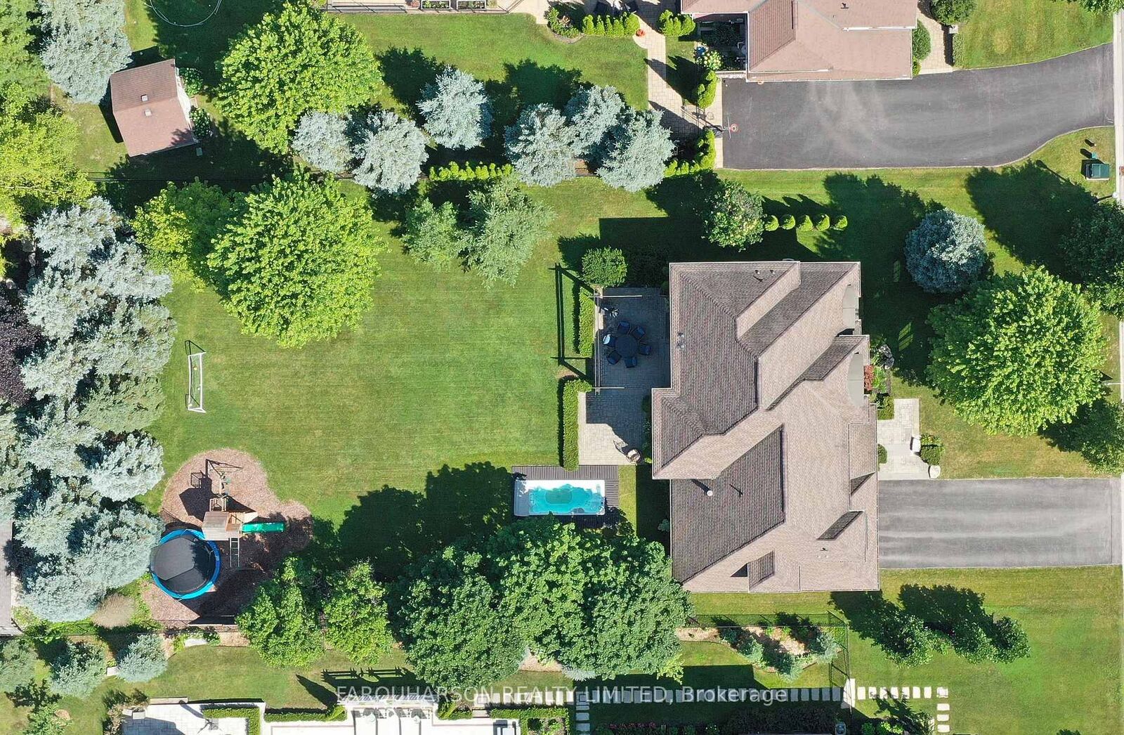 Property Photo:  41 Country Club Crescent  ON L9P 0B8 