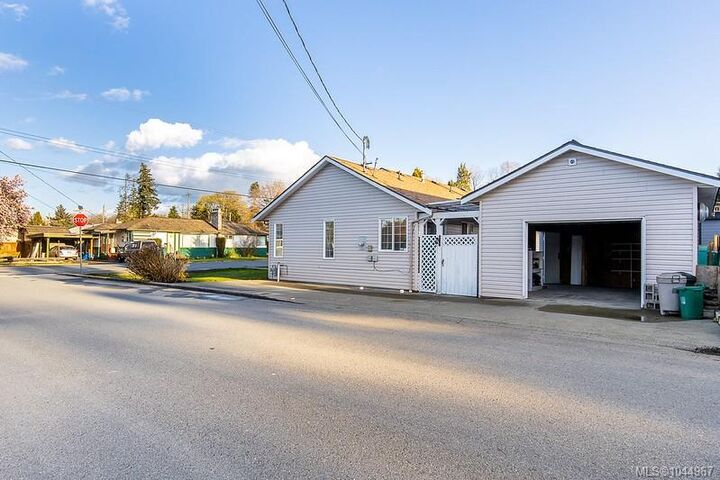 Property Photo: 161 McKinstry Rd BC V9L 3K7